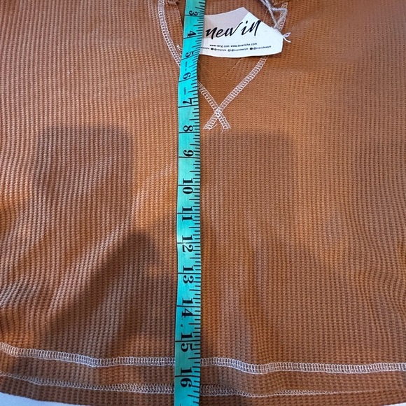 New In by VeryJ cropped waffle rusty coloured long sleeve top. Women size Medium - Picture 3 of 5